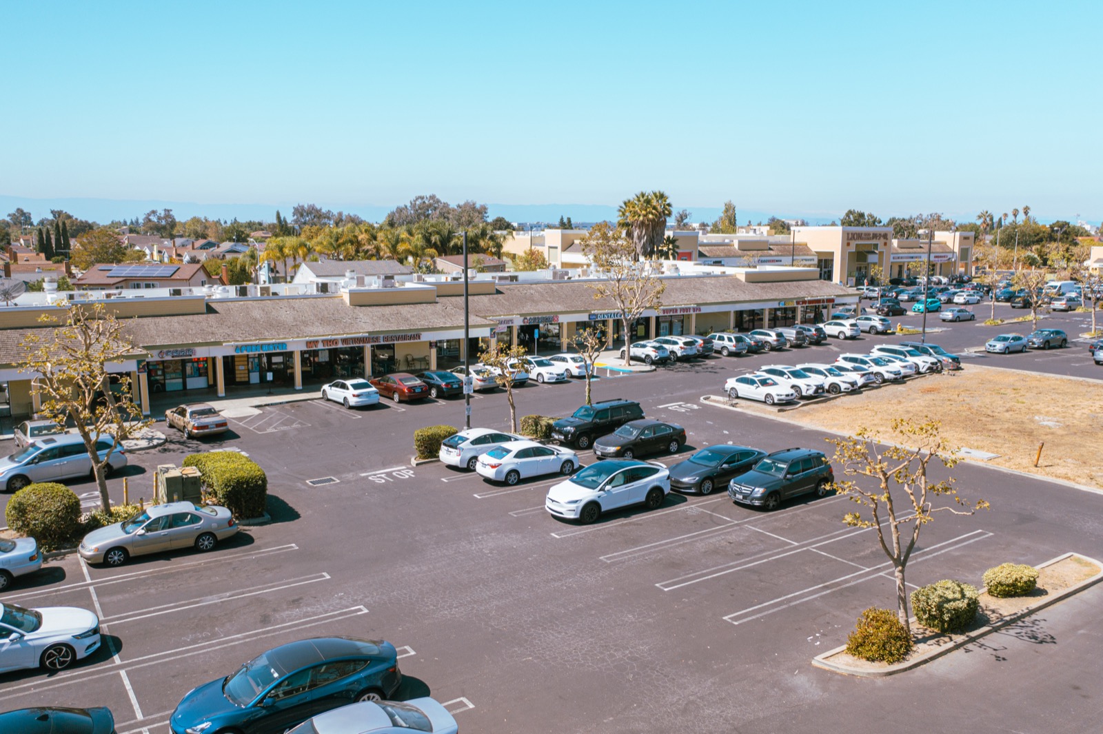 Drone photo of Lion Newark Shopping Center and surrounding neighborhood